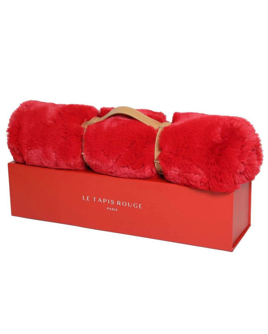 Luxurious fake fur dog mat with carrier belt